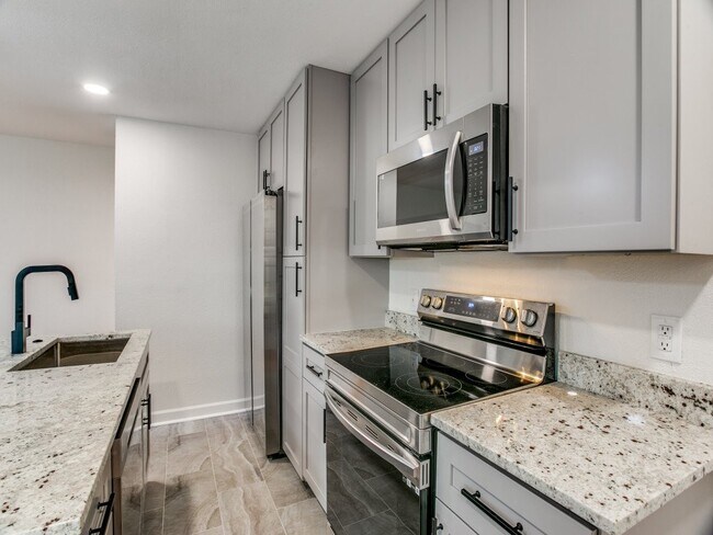 Building Photo - TCU 1 bedroom Unit - Summer 2026 Move In