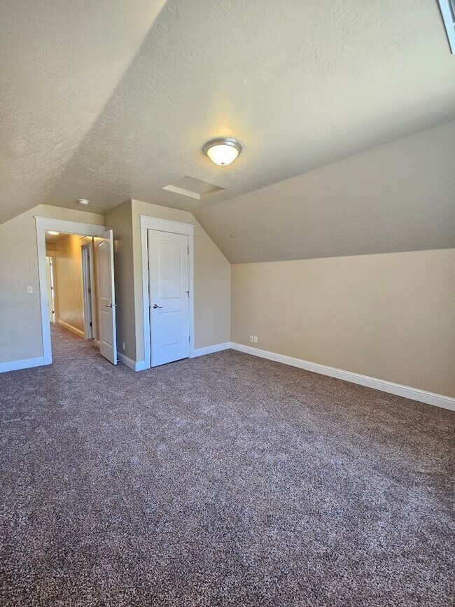 Building Photo - Lochsa Falls 5 Bedroom Home