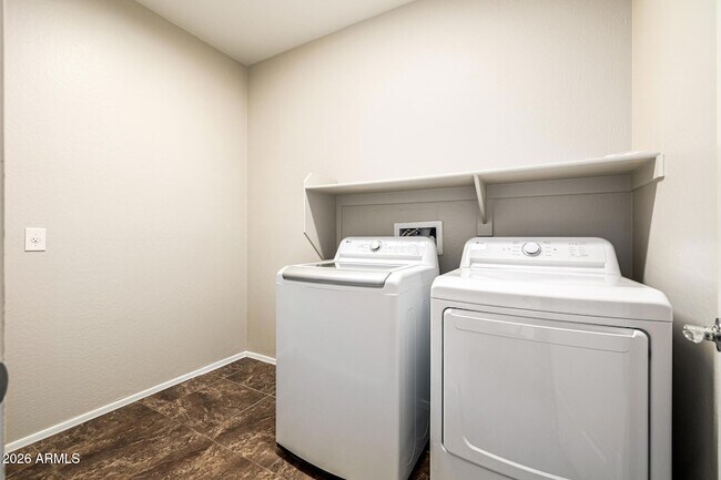 Building Photo - 10809 W Saddlehorn Rd