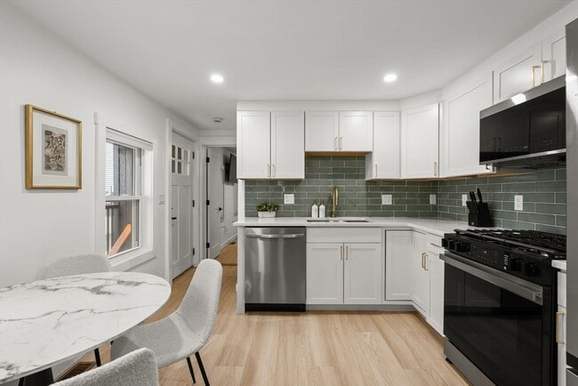 Building Photo - 42 White St