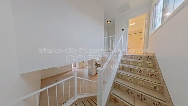 Building Photo - 432 Via Rosa