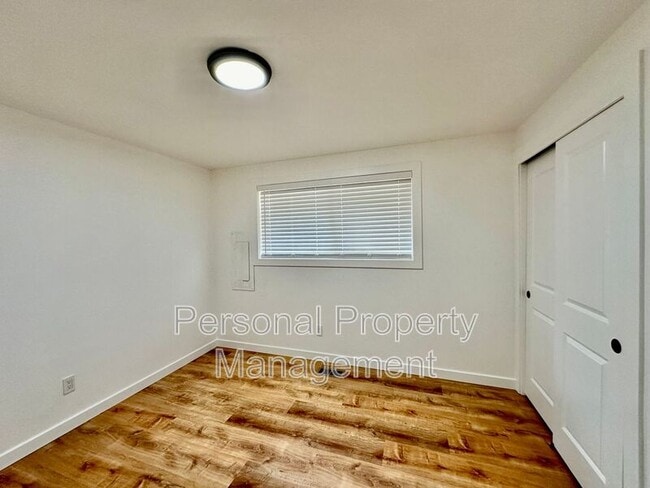 Building Photo - 4325 E 17th St