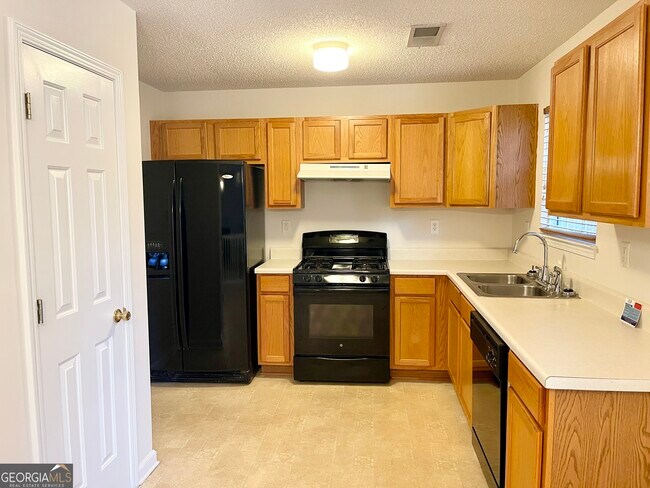 Building Photo - 490 Cherry Branch Ln