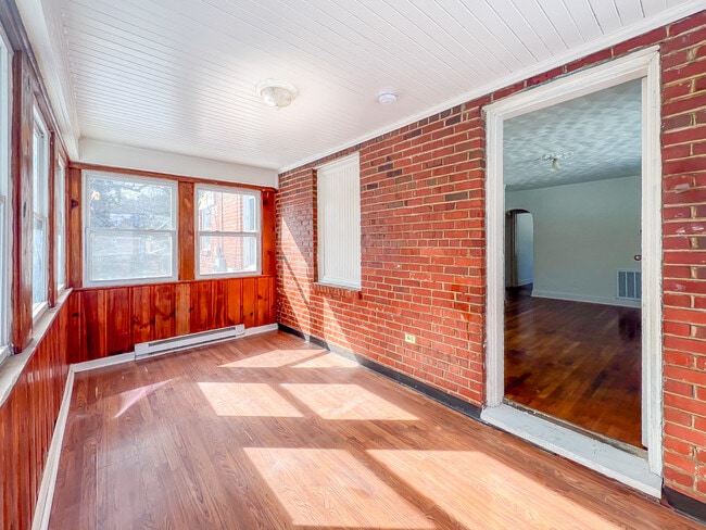 Building Photo - 1006 Greystone Ave