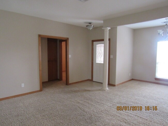 Building Photo - PET FRIENDLY WITH OWNER APPROVAL!!