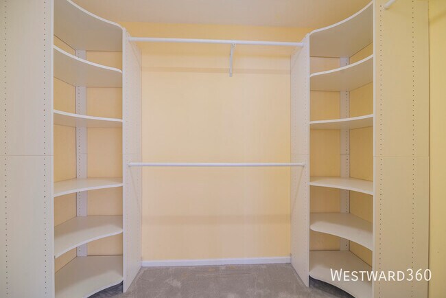 Building Photo - 164 Forestview Ct