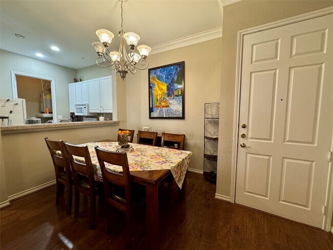 Building Photo - 2400 McCue Rd