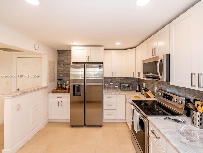 Building Photo - 5000 N Ocean Blvd
