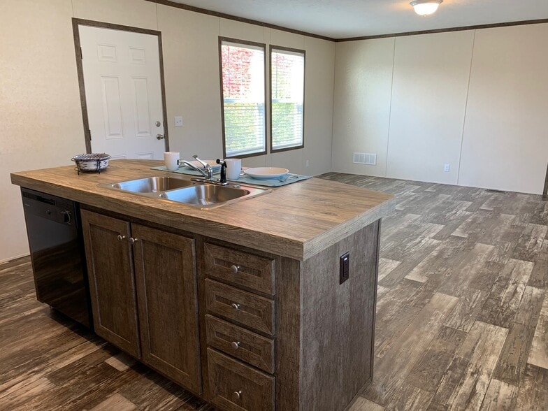 Building Photo - 17027 Coventry Ln