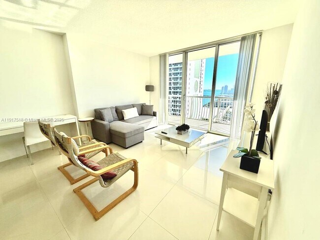 Building Photo - 1750 N Bayshore Dr