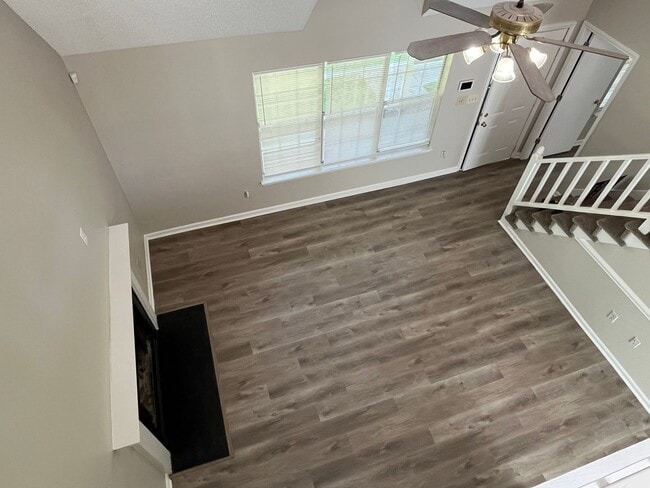 Building Photo - Updated 3 Bed + Loft with Large Garage in ...