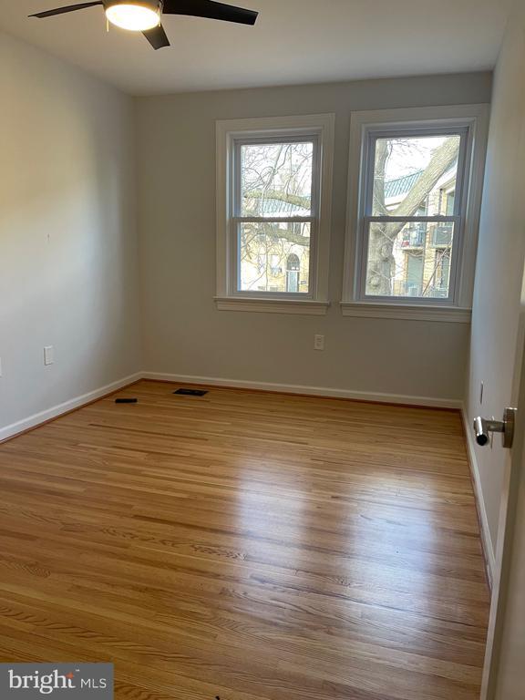 Building Photo - 519 G St SW