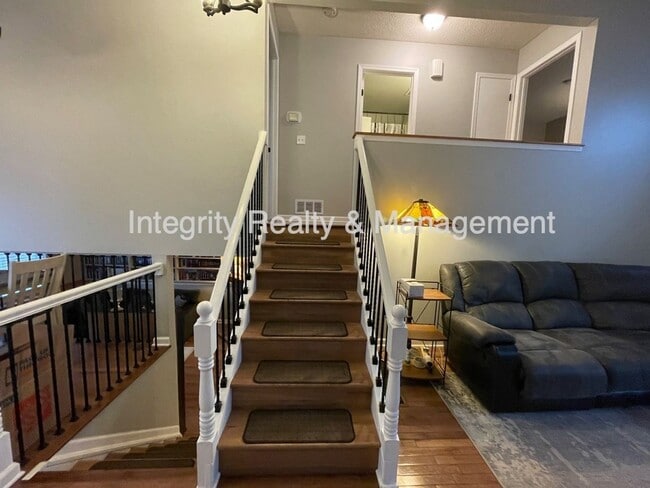 Building Photo - 475 E Chiswick Cir