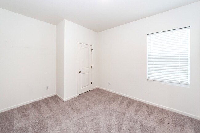 Building Photo - 713 Pisces Ln