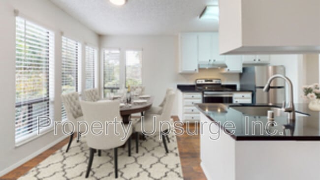 Building Photo - 905 Lakeside Dr