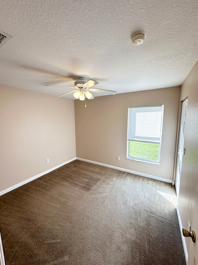 Building Photo - 23 Eton Ln