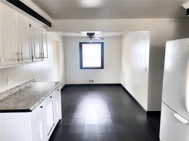 Building Photo - 115 Burben Way