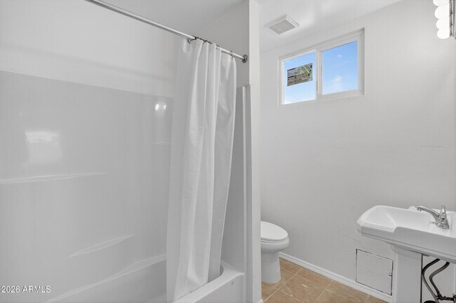 Building Photo - 1113 N Coolidge Ave