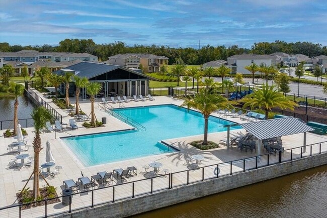 Building Photo - 637 Bayhawk St