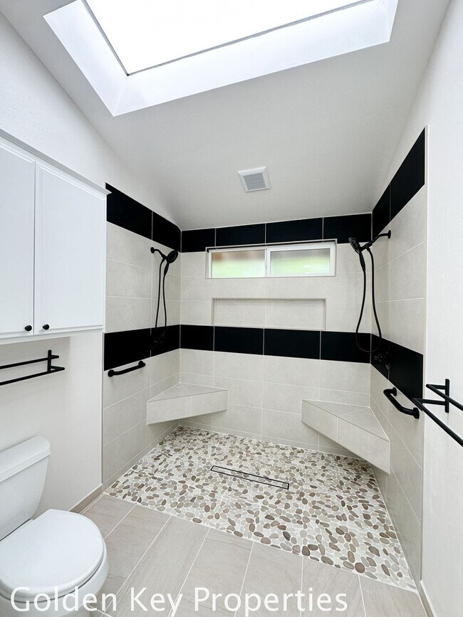 Building Photo - Beautiful home on a private, quiet street in Vista!