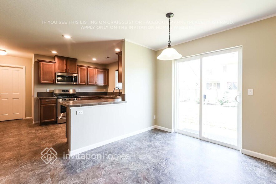 Building Photo - 1319 Daffodil Ave NE