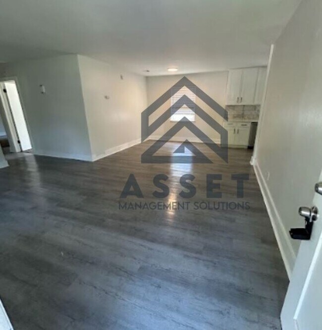 Building Photo - 2116 Westchester Dr