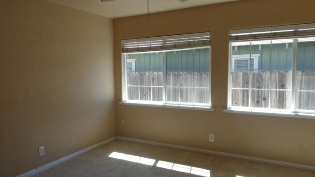 Building Photo - Nice 2-Bedroom House