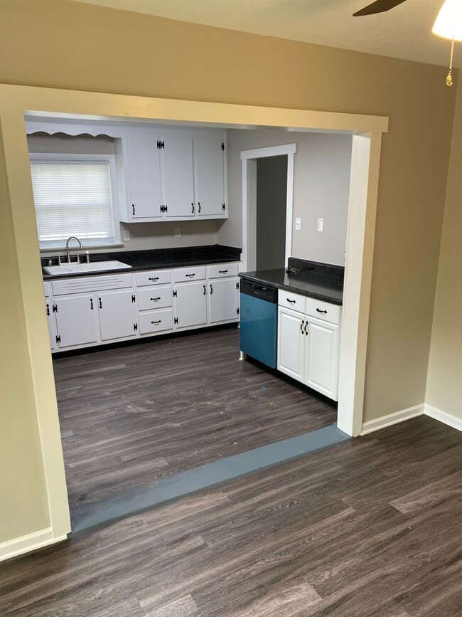 Building Photo - Charming home in Highland Springs