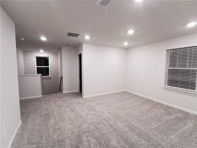 Building Photo - 5814 Un Grv Dr