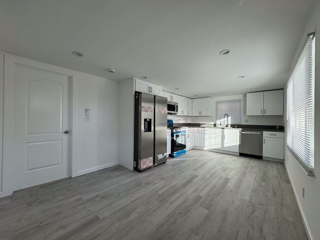 Building Photo - Brand New in 2024 and Stunning 1+1 Reseda ADU
