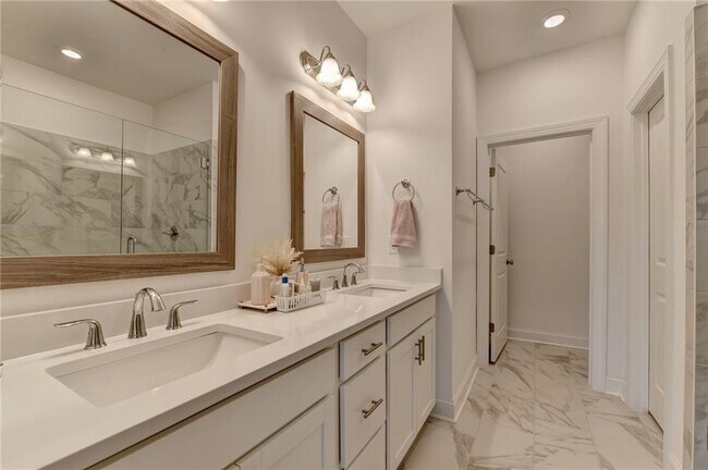 Building Photo - 522 Healy Dr