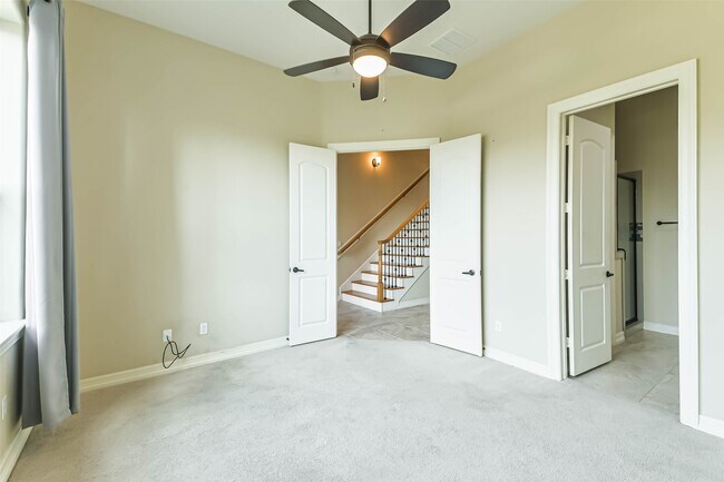 Building Photo - 11115 Olympia Dr