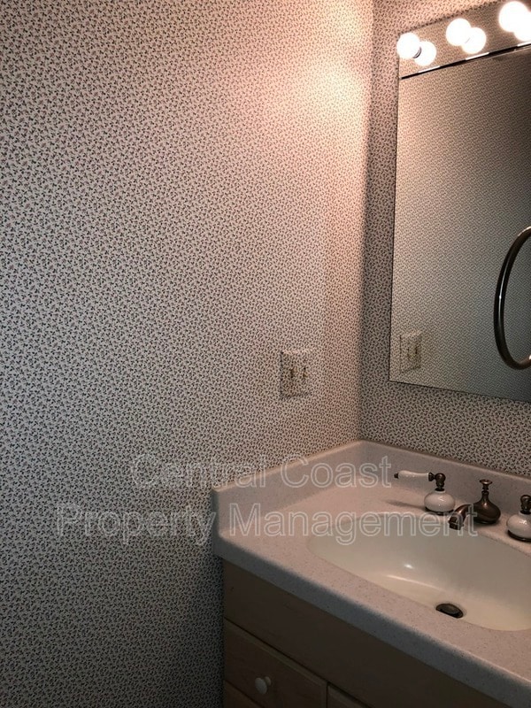 Building Photo - 2884 Sloat Rd