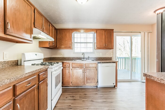 Building Photo - 6000 Brookside Ln SE