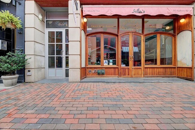 Building Photo - 143 Mulberry Street