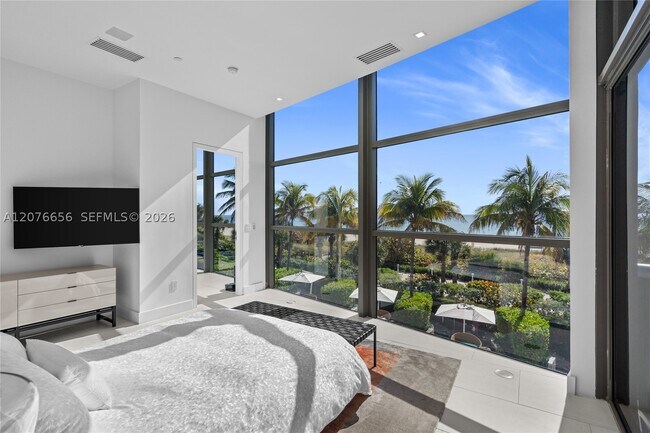 Building Photo - 5875 Collins Ave