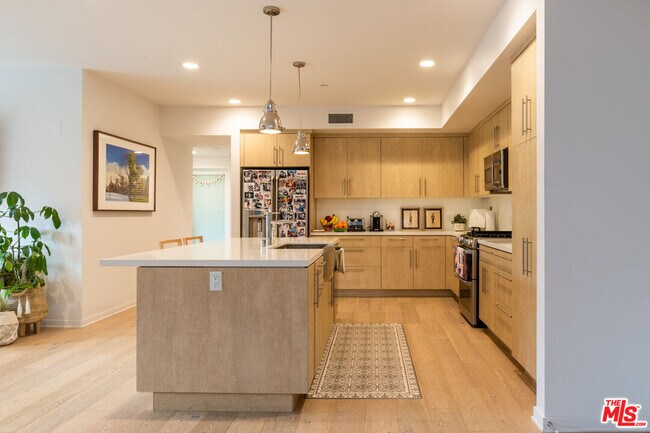 Building Photo - 4240 Laurel Canyon Blvd