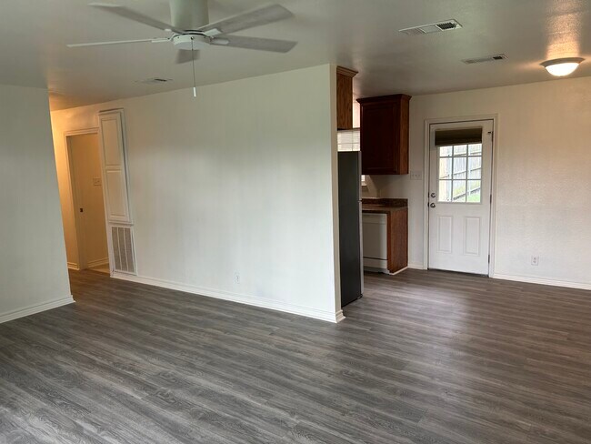 Building Photo - 2706 N Hickory St