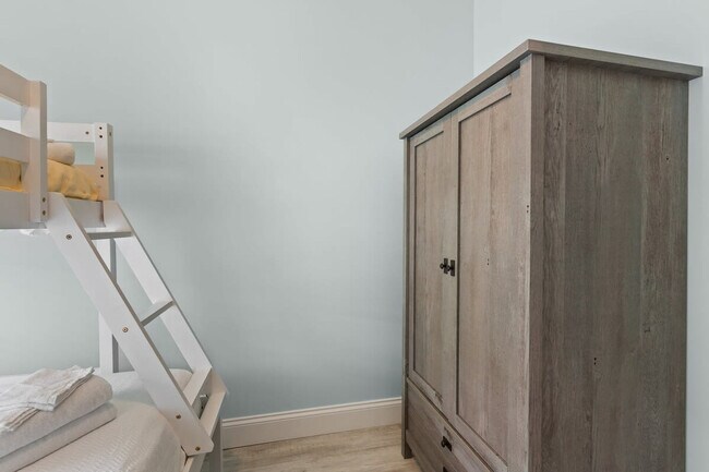 Building Photo - 8 N St