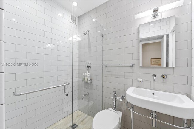 Building Photo - 732 Euclid Ave