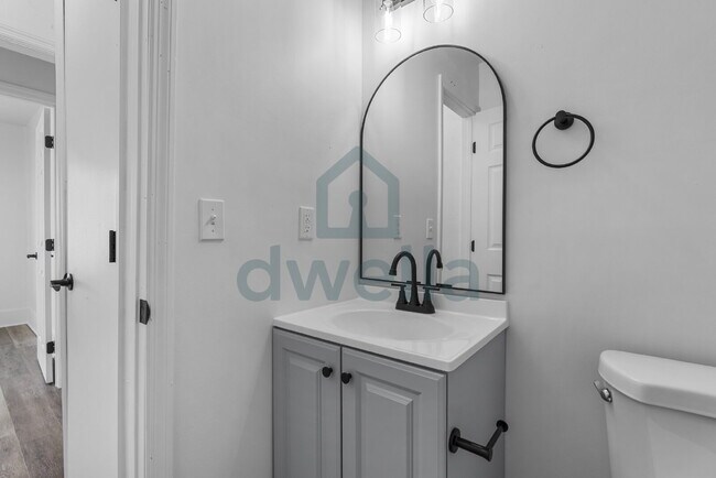 Building Photo - FULLY RENOVATED 3-Bedroom Rental Home on Woodlawn Ave.-UNMATCHED COMFORT & CONVENIENCE!