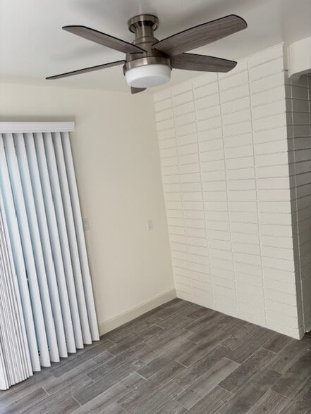 Building Photo - 275 Mesa Dr