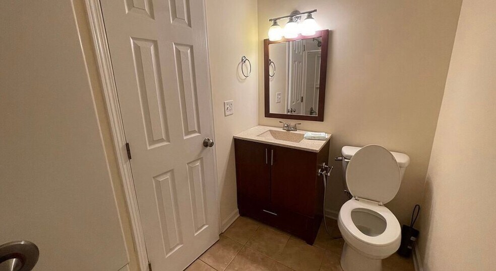 Building Photo - 41 Rose Ln