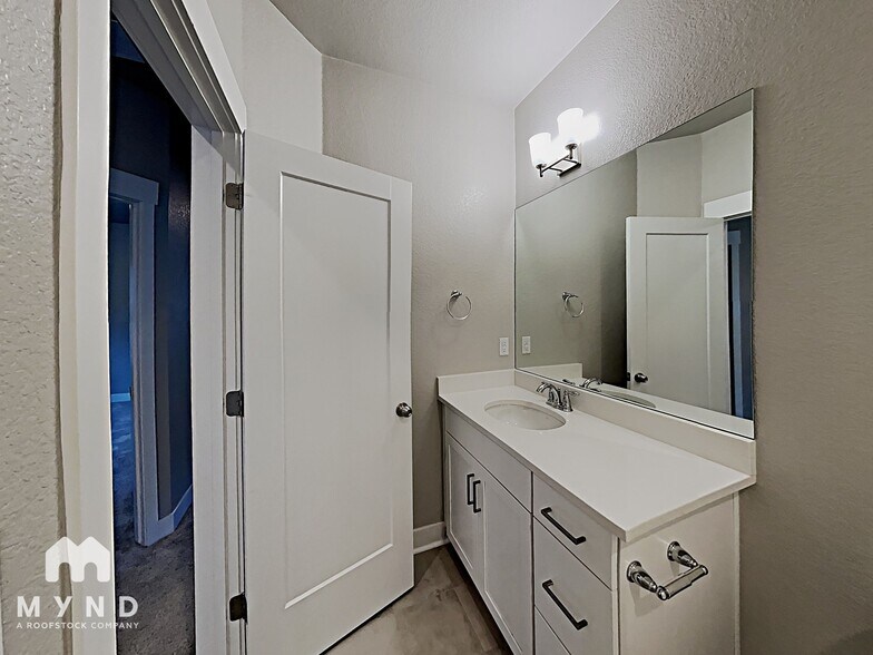 Building Photo - 6047 N Netherland Ct