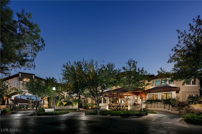 Building Photo - 8801 Palm Greens Ct