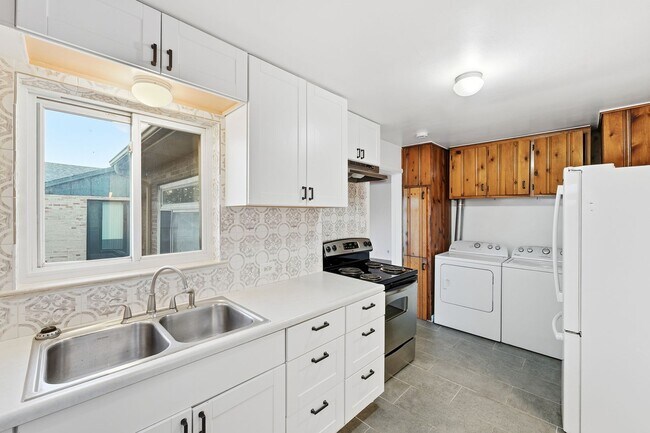 Building Photo - 5320 E Thrill Pl