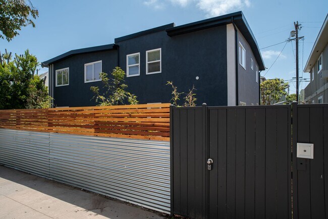 Building Photo - 22 19th Ave