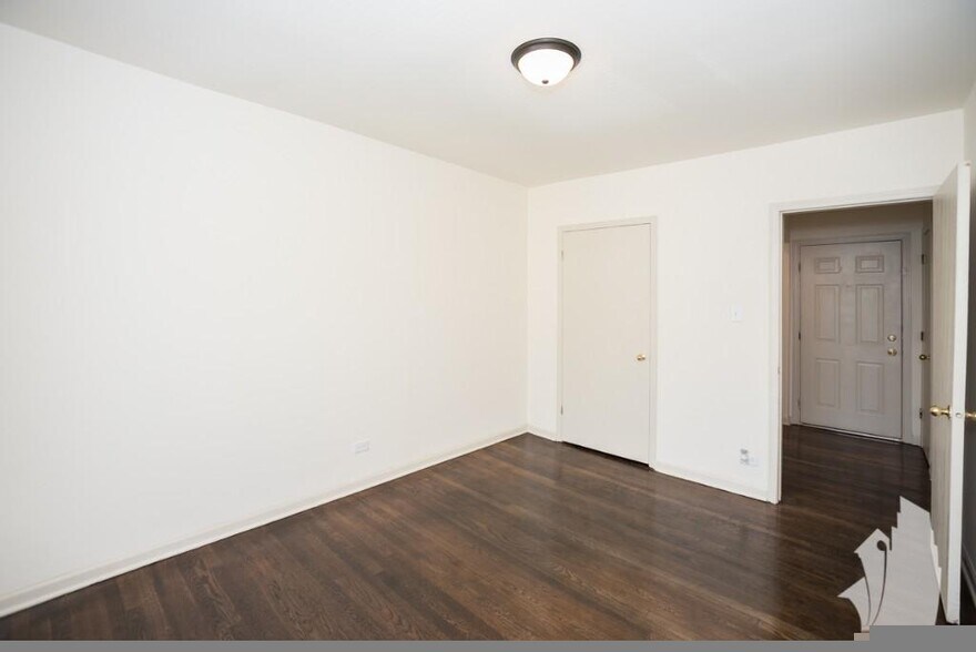 Building Photo - 5736 N Winthrop Ave
