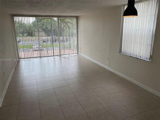 Building Photo - 13120 SW 92nd Ave
