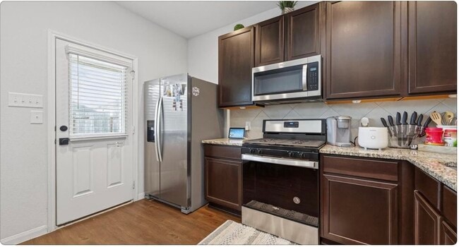 Building Photo - 17543 Desmond St